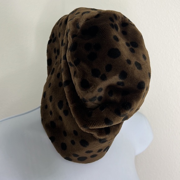 🔹 La Maison De La Fausse Fourrure Paris Fuzzy Polka dot Bucket Hat - Picture 4 of 7